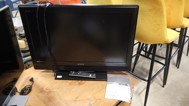 Téléviseur SONY Bravia KDL -32P3000. D : 80 cm. Non testé