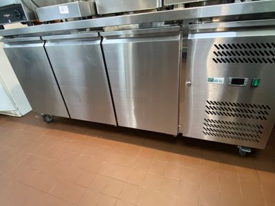 VENTE SUR DESIGNATION - LOT 17 - Un tour réfrigéré inox trois portes s - Photo 1