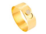 Gros plan sur une bague en or ornée de diamants