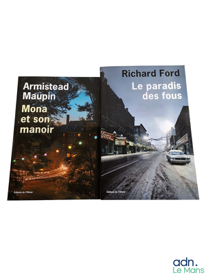 deux livres posés sur une table
