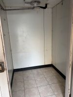 Une chambre froide avec groupe extérieur.