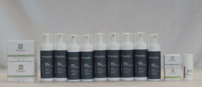 Reste de stock de produits de soin comprenant 2 pots de glis…