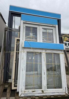 two windows that are stacked on top of each other