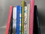 cinq livres empilés les uns sur les autres