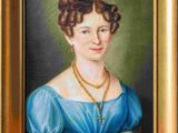tableau représentant une femme en robe bleue portant un collier en or
