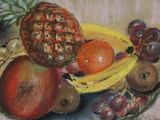tableau représentant une corbeille de fruits comprenant un ananas, des oranges, des bananes et des kiwis