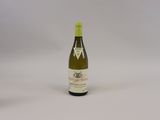 une bouteille de vin à côté d'un verre de vin