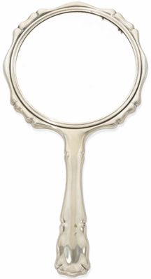 un gros plan d'un miroir sur fond blanc, avec un fond blanc