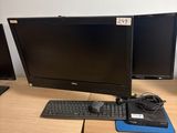 deux écrans d'ordinateur et un clavier sur un bureau