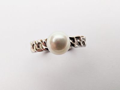 BAGUE en argent 925‰ ornée d'une perle.