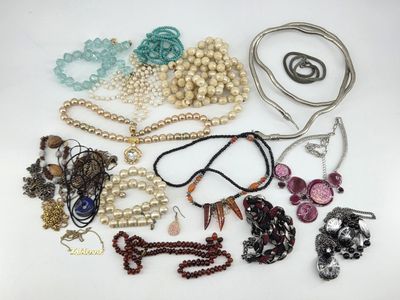 LOT DE BIJOUX FANTAISIE divers.