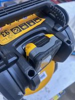 Un compresseur portatif DEWALT CORDLESS 10 Litres 18VXR de 2… (photo 5)