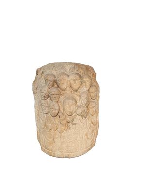 Corbeille de chapiteau de colonnette représentant la Cène en bas relie - Photo 1