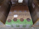 une grande boîte qui contient tout un tas de boîtes
