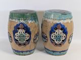 paire de vases en céramique ornés de motifs bleus et verts