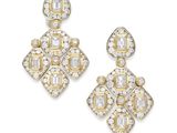 une paire de boucles d'oreilles en diamant et en or 18 carats