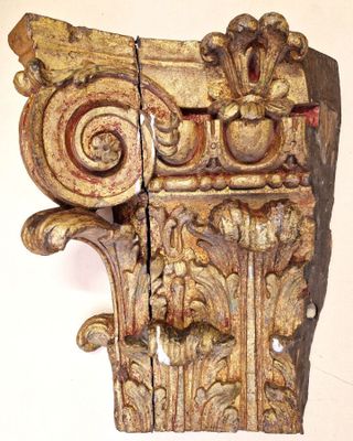 a wooden corb with a lion head on it
