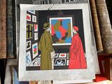 une photo d'un homme et d'une femme debout devant un tableau