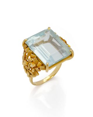 une bague en aigue-marine et diamants, signée Van Cleef