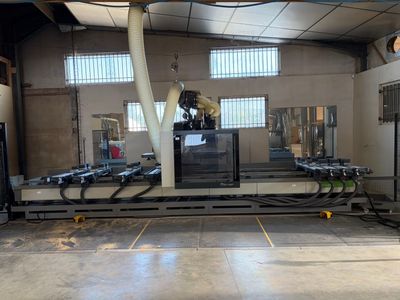 une grande machine placée au milieu d'une pièce