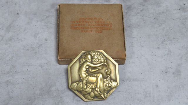 Pierre TURIN : médaille hexagonale des arts décoratifs et industr...