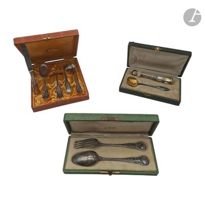 trois types différents de couverts dans un coffret sur fond blanc