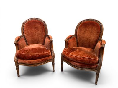 paire de fauteuils de style français du XIXe siècle, recouverts de velours