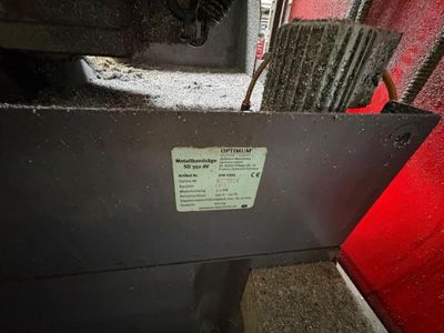 une image d'une machine qui a servi à scier du bois