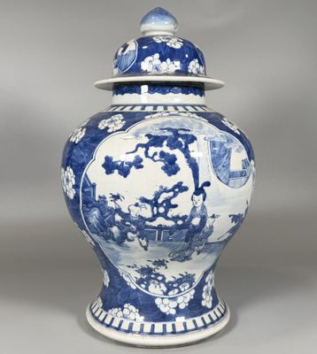 pot en porcelaine bleue et blanche avec couvercle, orné d'un paysage