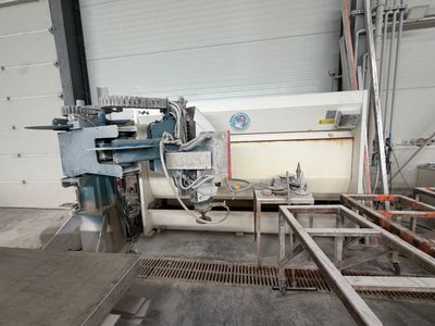 une image d'une machine qui se trouve dans un bâtiment