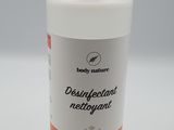 un flacon de « Body Nature Paintfectant Retinogant » posé sur une surface blanche