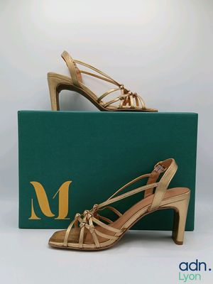 Paire de sandales à talons en cuir doré - MONSIEUR MOUSTACHE…