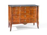 une commode ancienne avec dessus en marbre
