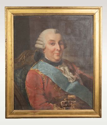 portrait d'un homme en manteau rouge et écharpe bleue