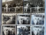 plusieurs photographies en noir et blanc d'hommes et de femmes lors d'un match de baseball