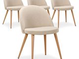 quatre chaises beiges aux pieds en bois sur fond blanc