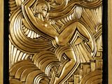 une sculpture Art déco représentant une femme sur une planche de surf, avec des vagues en arrière-plan
