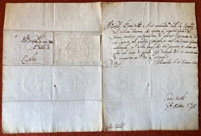 un gros plan d'un morceau de papier sur lequel on a écrit