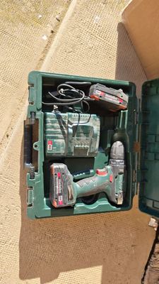 METABO Viseuse 18v avec deux batteries et un chargeur, bon é…