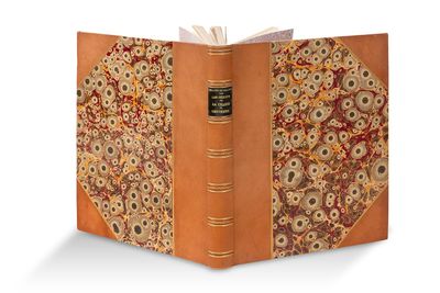 une image représentant un livre dont la couverture est ornée d'un motif complexe