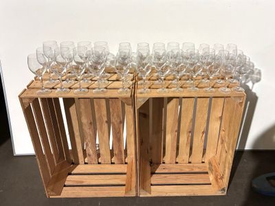 Lot de 36 verres à pied Classique des tables Françaises dont…