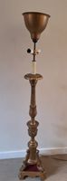 TORCHERE en bois doré et sculpté à décor de feuillages repos… (photo 2)