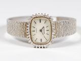 une montre-bracelet de femme ornée de diamants