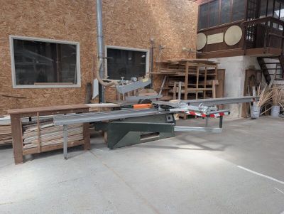 a picture of a building that has a table saw in it