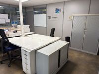 Ensemble de mobilier de bureau comprenant