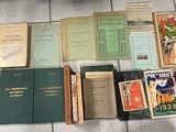 beaucoup de livres sur le sol sur le sol