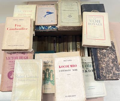 a lot of books that are sitting on top of a table