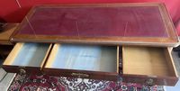 Bureau plat acajou à entretoise style Empire dessus verre (L… (photo 2)