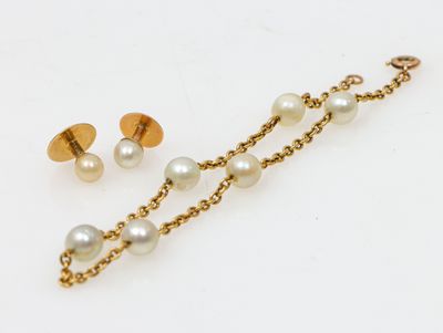 Bracelet en or avec perles de culture et deux boutons de man…