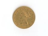 une pièce d'or avec l'image d'une femme dessus